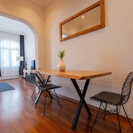 High-ceiling Three-bedroom * Istanbul
