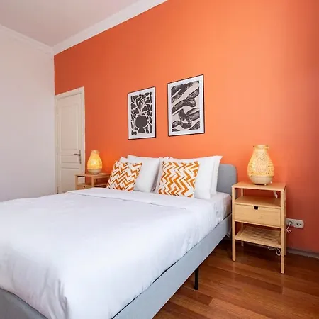 High-ceiling Three-bedroom Apartment Istanbul