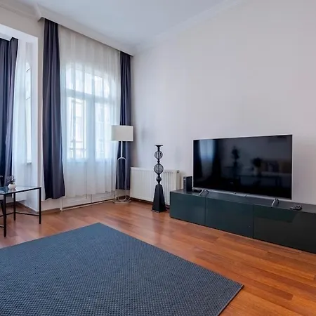High-ceiling Three-bedroom Διαμέρισμα *