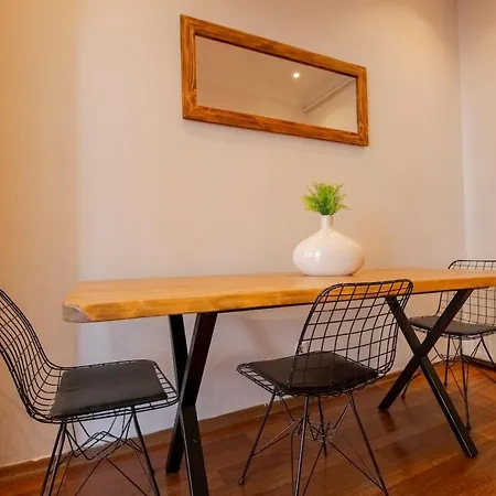 High-ceiling Three-bedroom * İstanbul